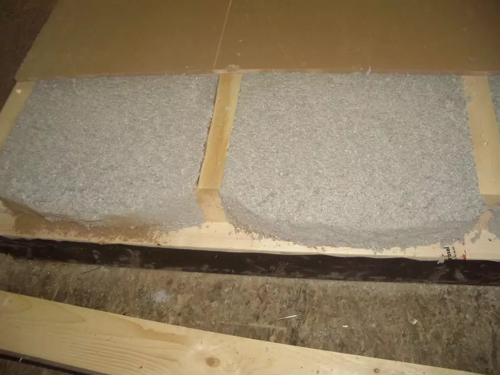 Rettis Zellulosedämmung, Zellulosedämmung, Wärmedämmung, Schalldämmung für Wohngebäude und Gewerbegebäude, Verbesserung Raumklima, senkt Energiekosten, Isocell Systemgarantie,  für private Bauherren, Sanierer, Passiv und Niedrigenergiehaus, Architekten und Planer, Fachbetrieb Lauterach, Vorarlberg, Simon Rettenbacher.