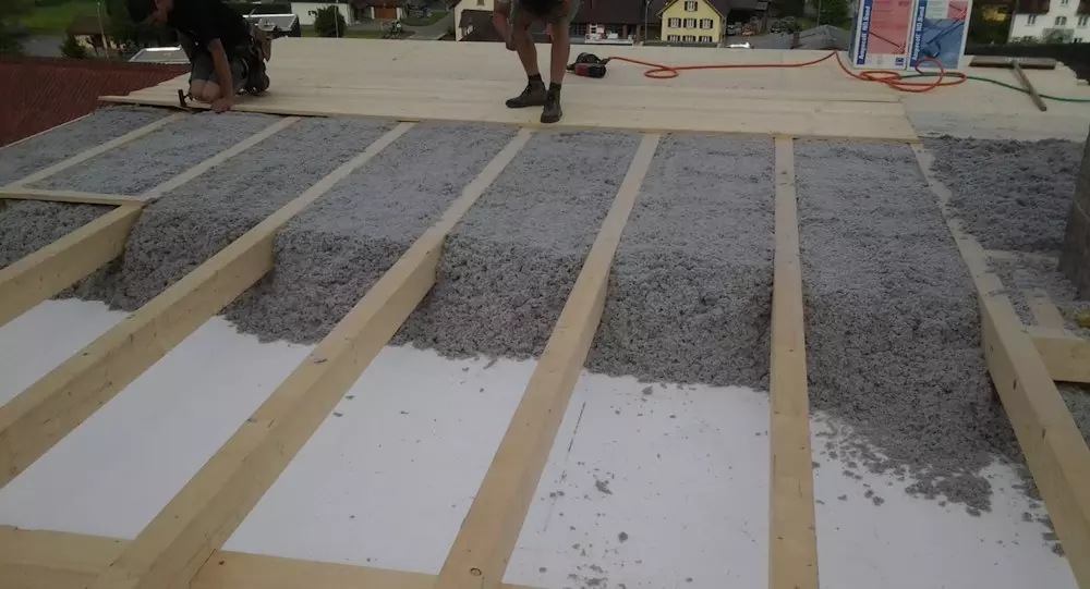 Über Uns, Rettis Zellulosedämmung, Zellulosedämmung, Wärmedämmung, Schalldämmung für Wohngebäude und Gewerbegebäude, Verbesserung Raumklima, senkt Energiekosten, Isocell Systemgarantie,  für private Bauherren, Sanierer, Passiv und Niedrigenergiehaus, Architekten und Planer, Fachbetrieb Lauterach, Vorarlberg, Simon Rettenbacher.